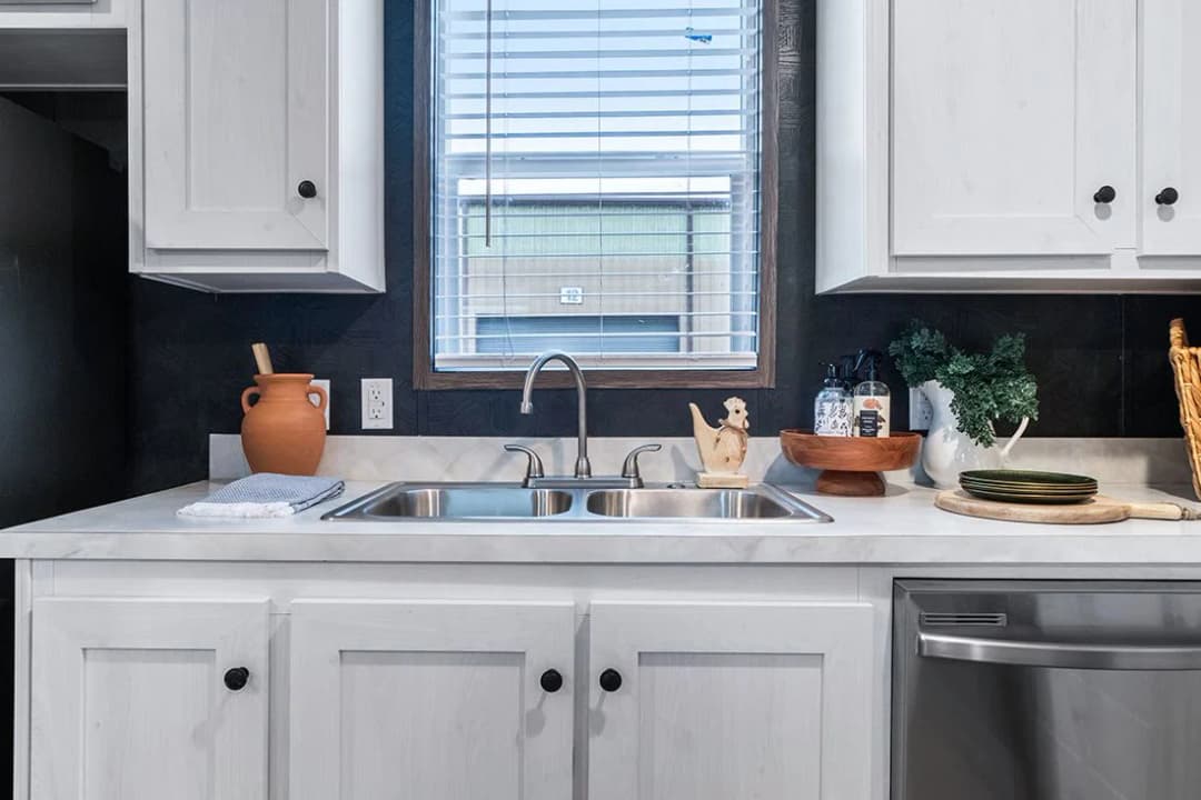 Select 16723i kitchen home features