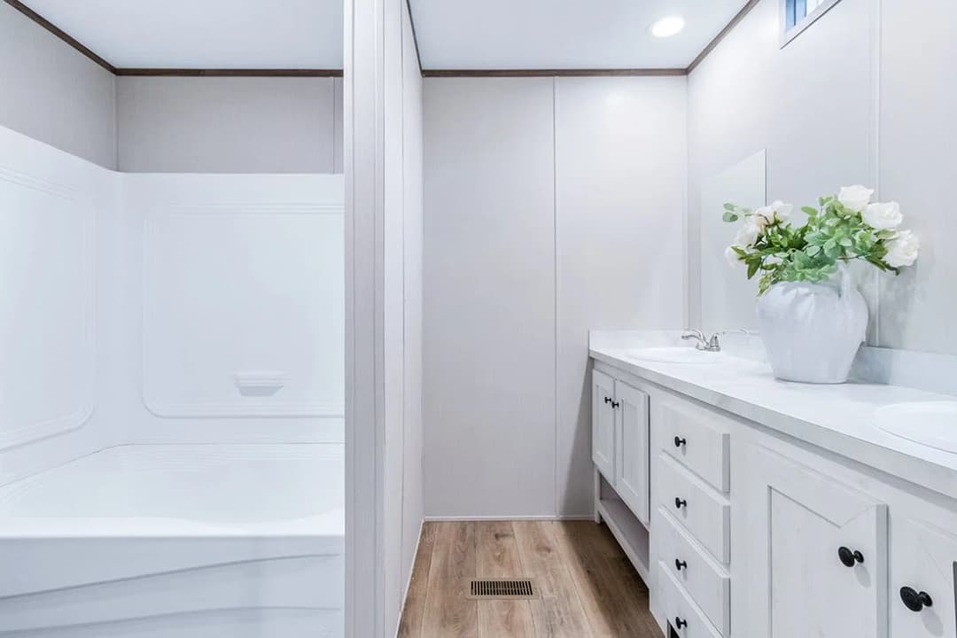 Select 16723i bathroom home features