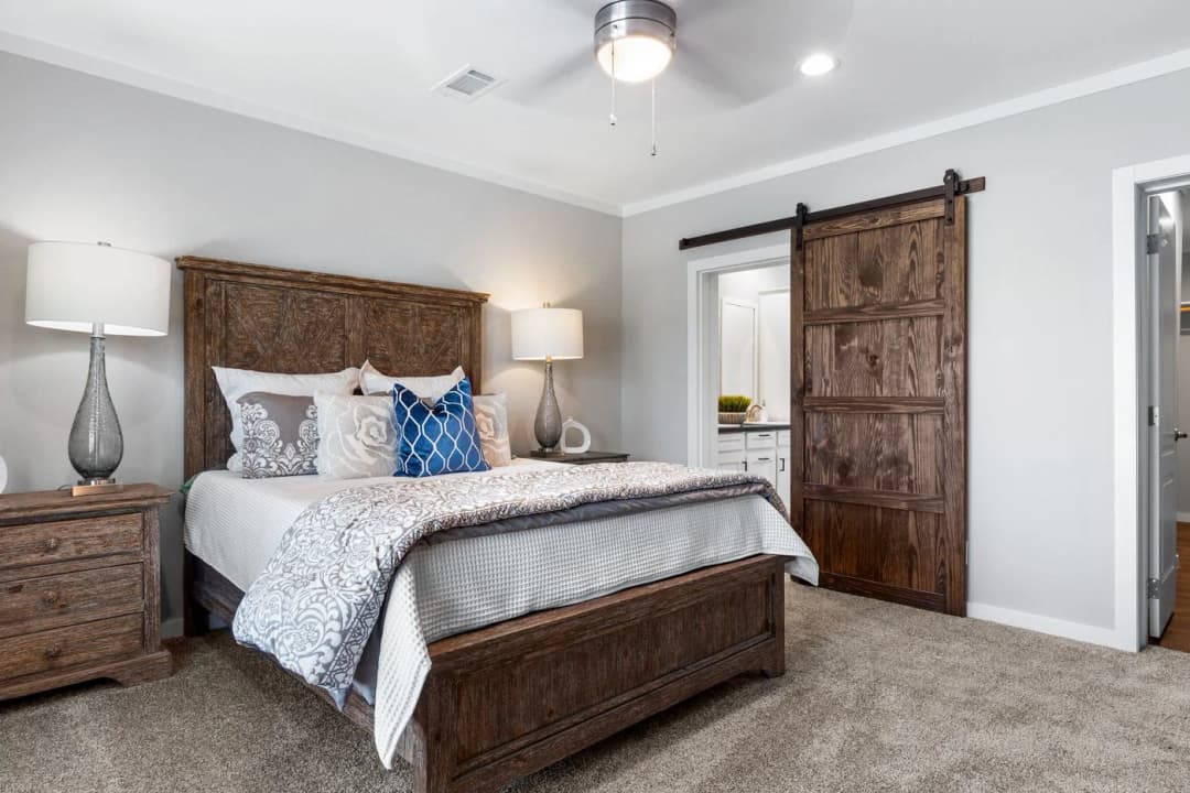 El capitan bedroom home features