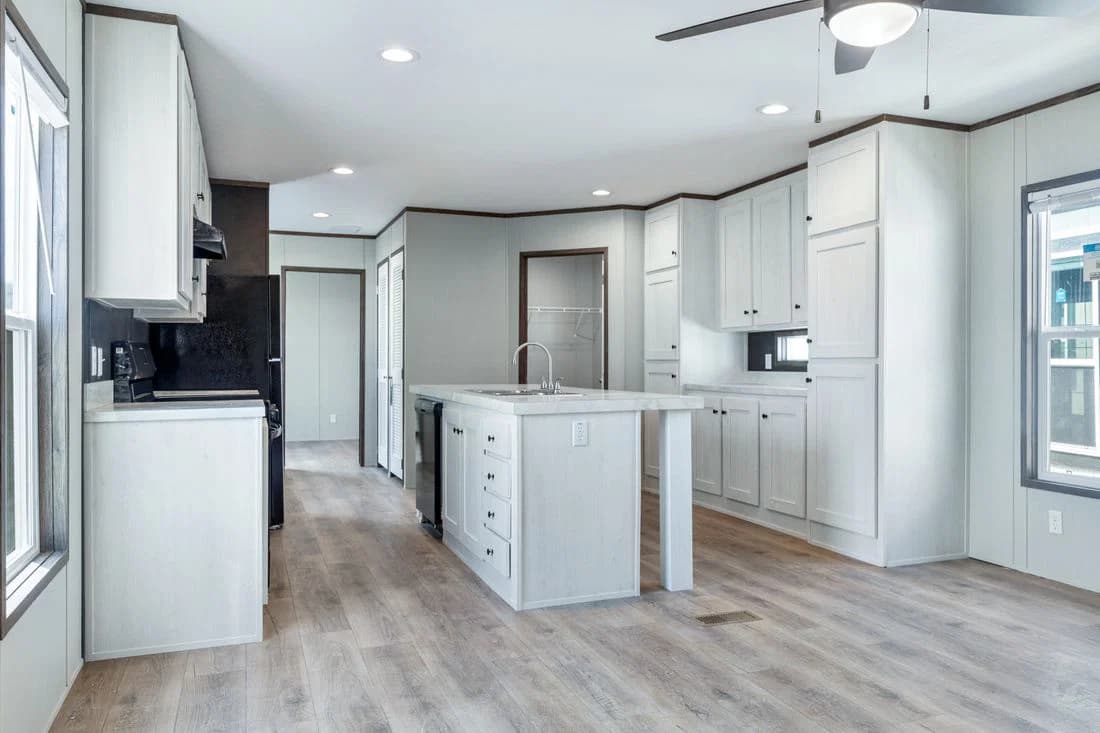 Select 16602s kitchen home features