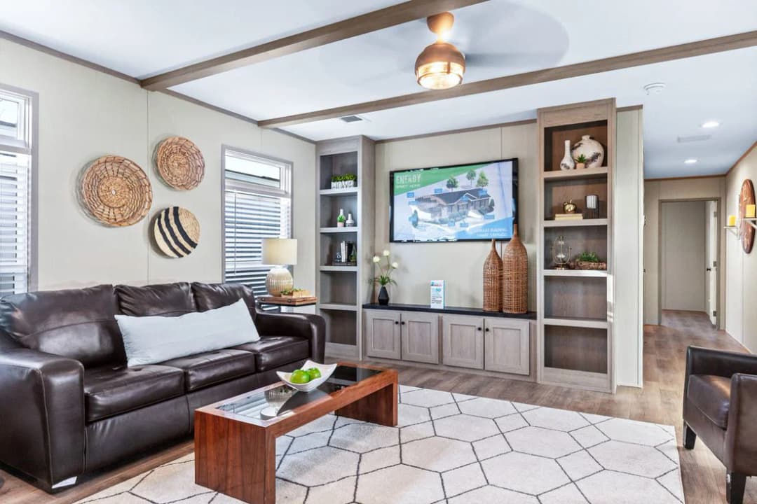 Anniversary 16763s interior home features