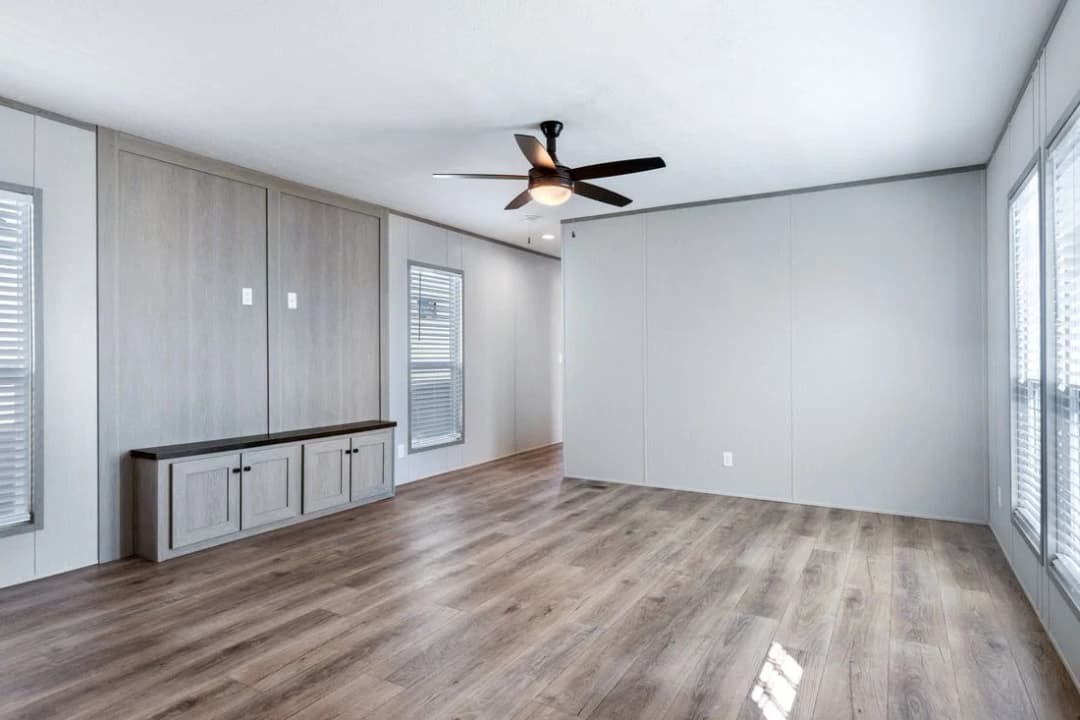 Resolution 16763k interior home features