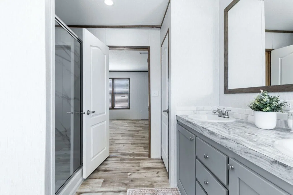 Hogan bathroom home features
