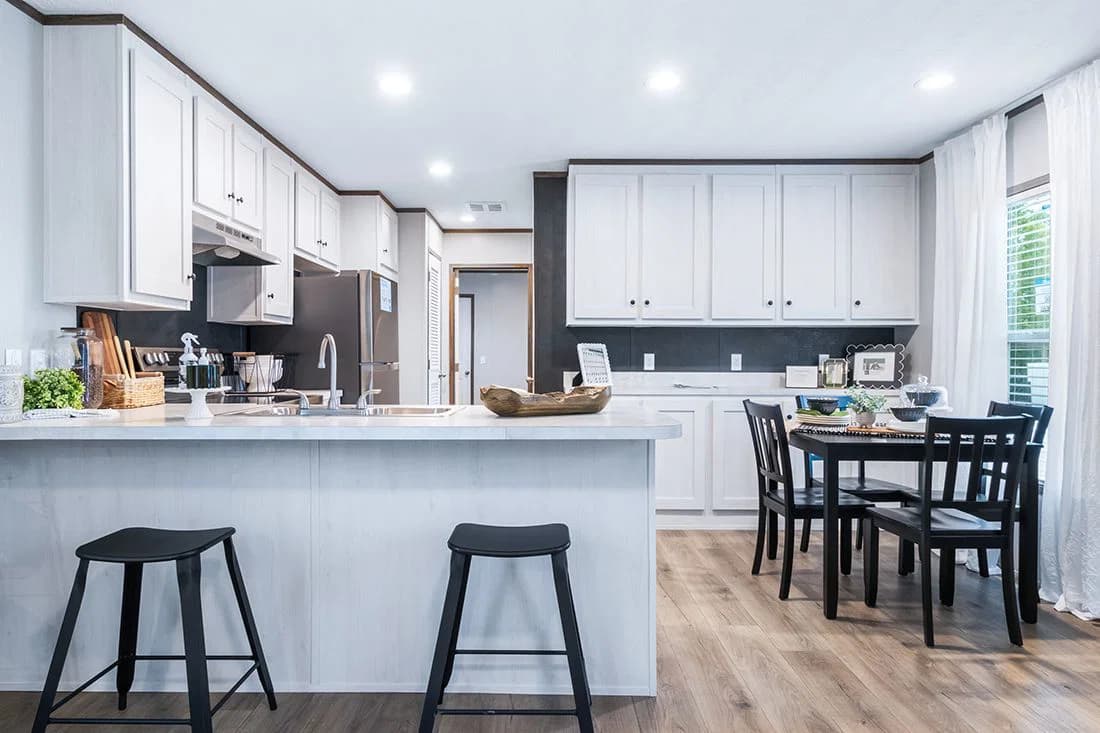 Select 16562a kitchen home features