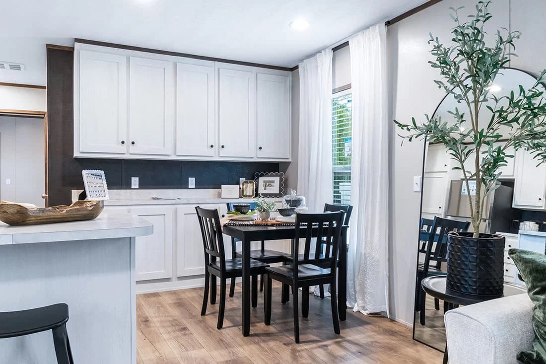 Select 16562a interior home features