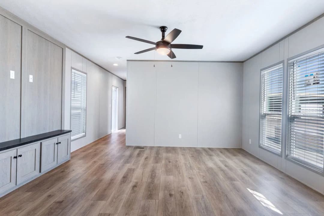 Resolution 16763k interior home features