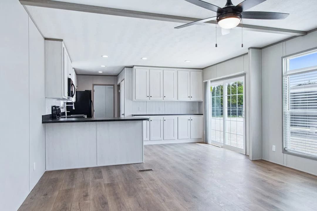 Anniversary 16682a interior home features