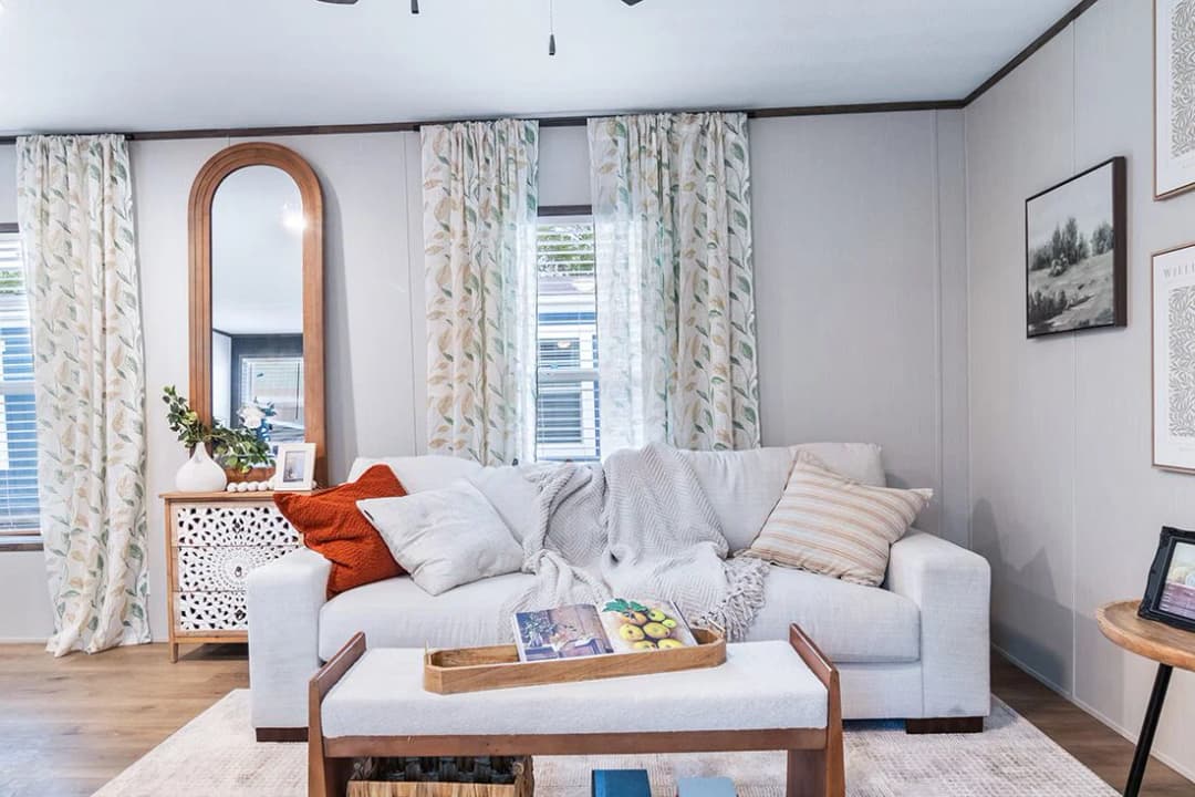 Select 16723i interior home features