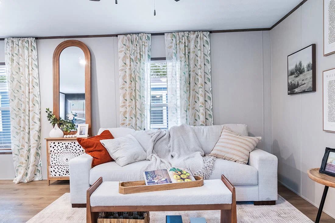 Select 16723i interior home features