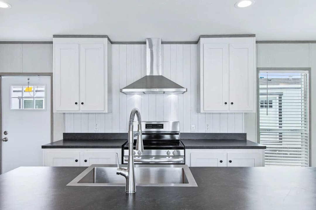 Resolution 16682x kitchen home features