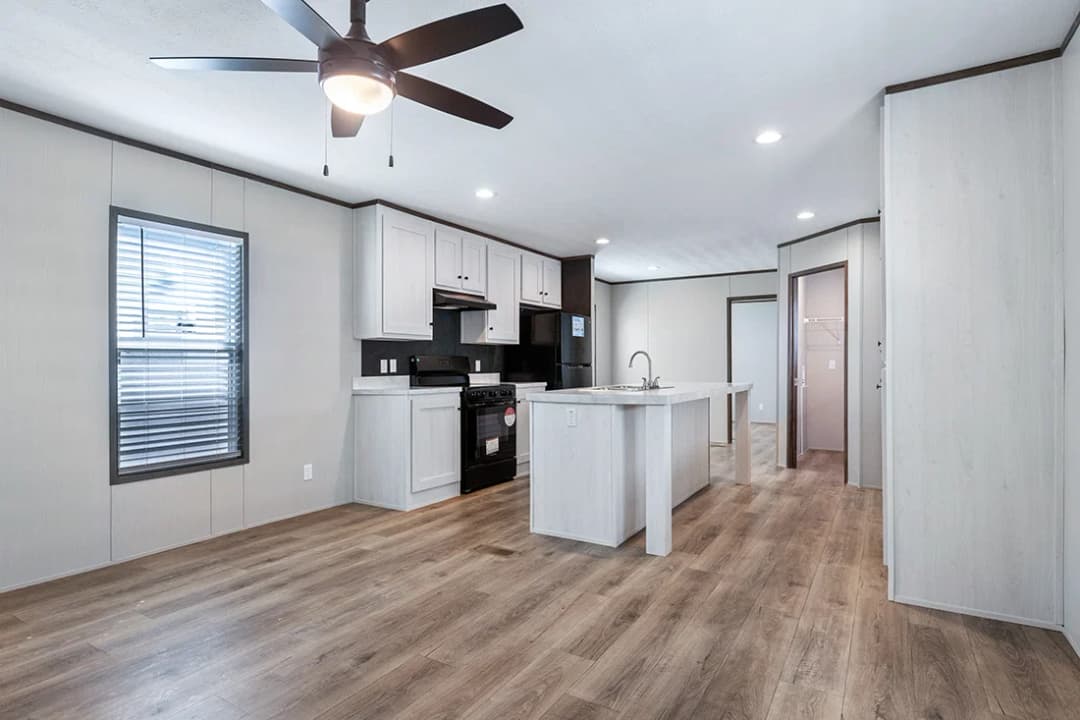 Select 16723b interior home features