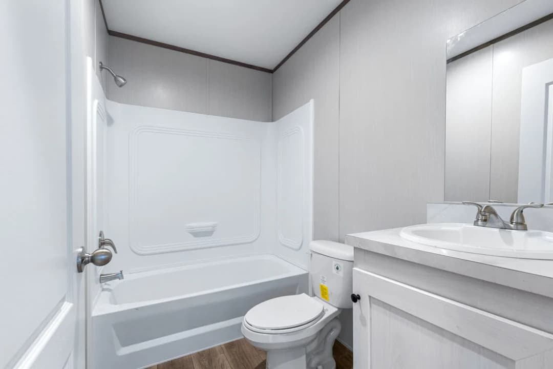 Homestead 16683a bathroom home features