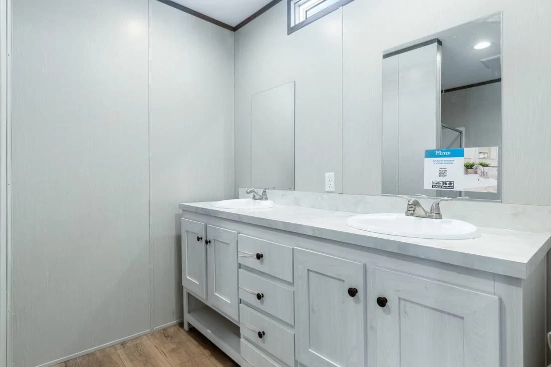 Select 16602s bathroom home features