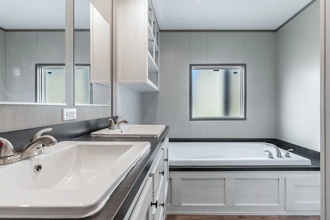 Resolution 16763h bathroom home features