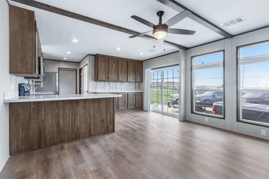 Anniversary 16683b interior home features