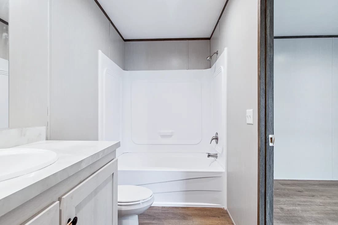 Homestead 16562a bathroom home features