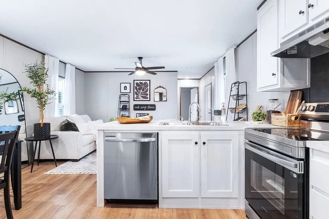 Select 16562a kitchen home features