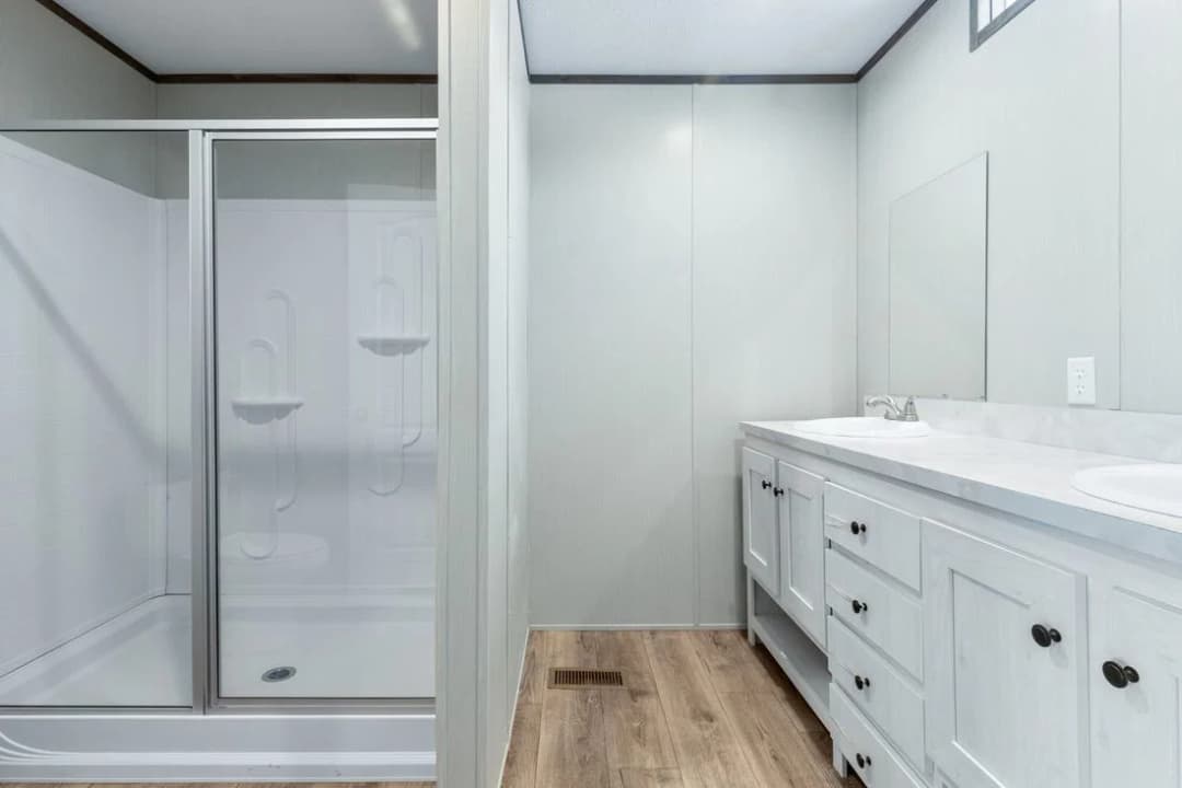 Select 16602s bathroom home features