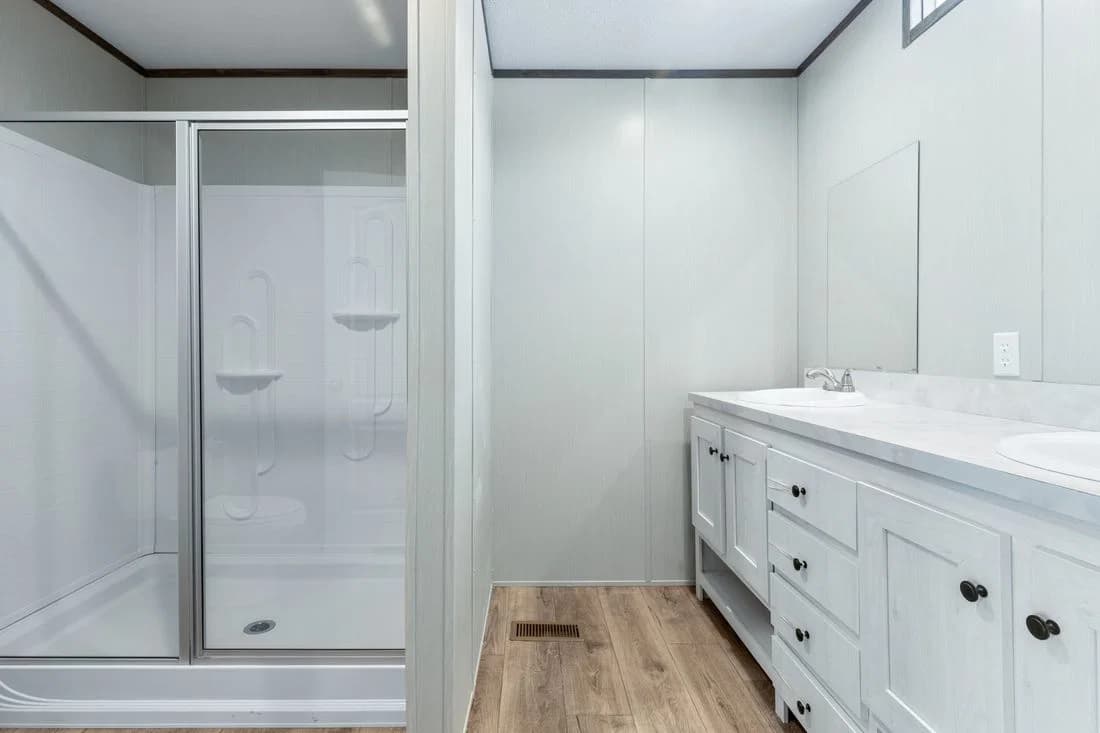 Select 16602s bathroom home features