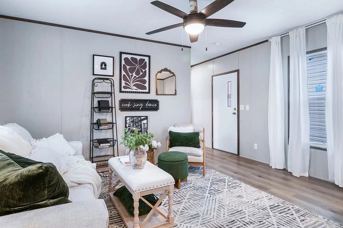 Select 16562a interior home features