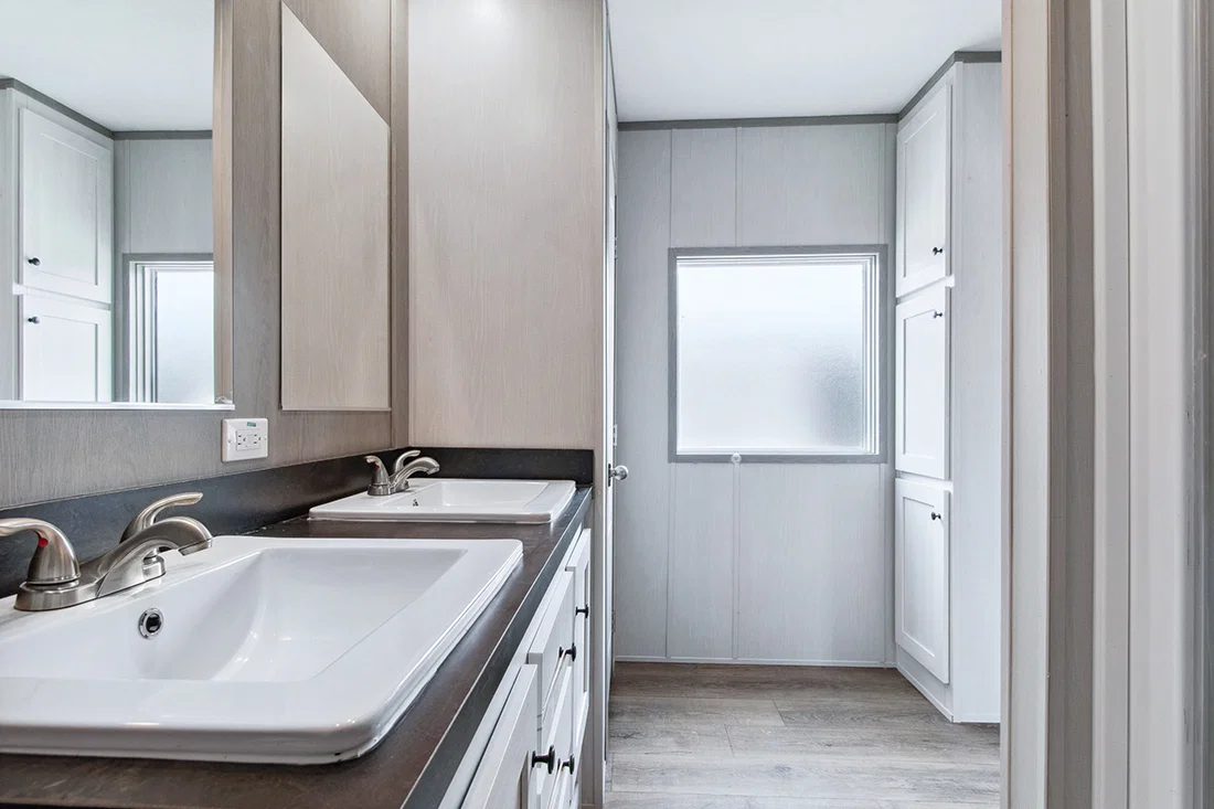 Resolution 16682x bathroom home features