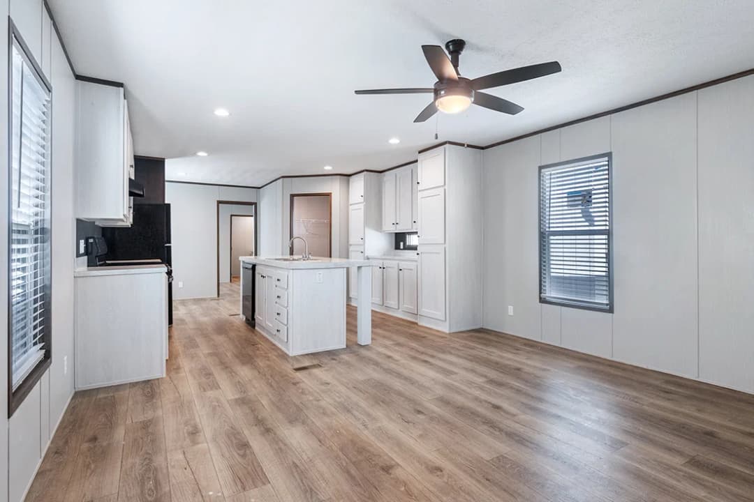 Select 16723b interior home features