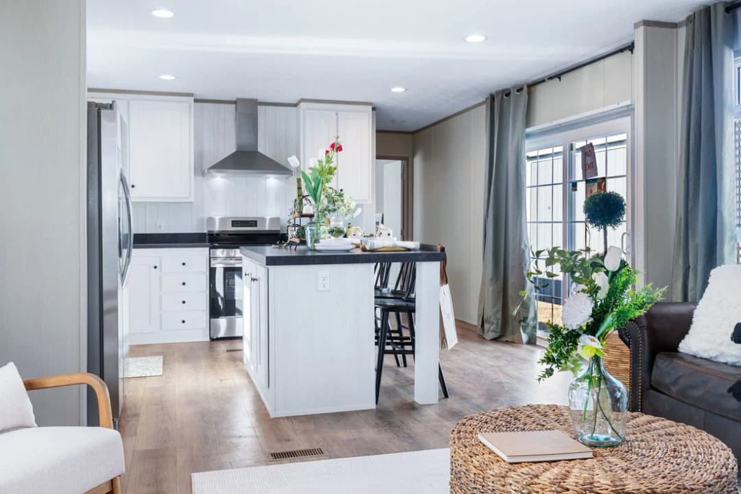 Anniversary 16763i interior home features