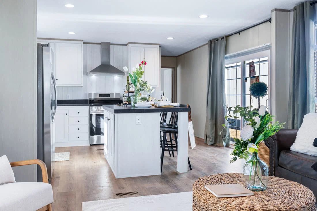 Anniversary 16763i interior home features