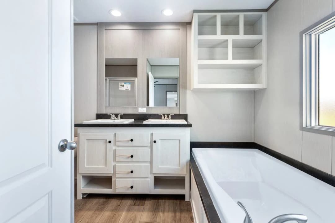 Resolution 16763k bathroom home features