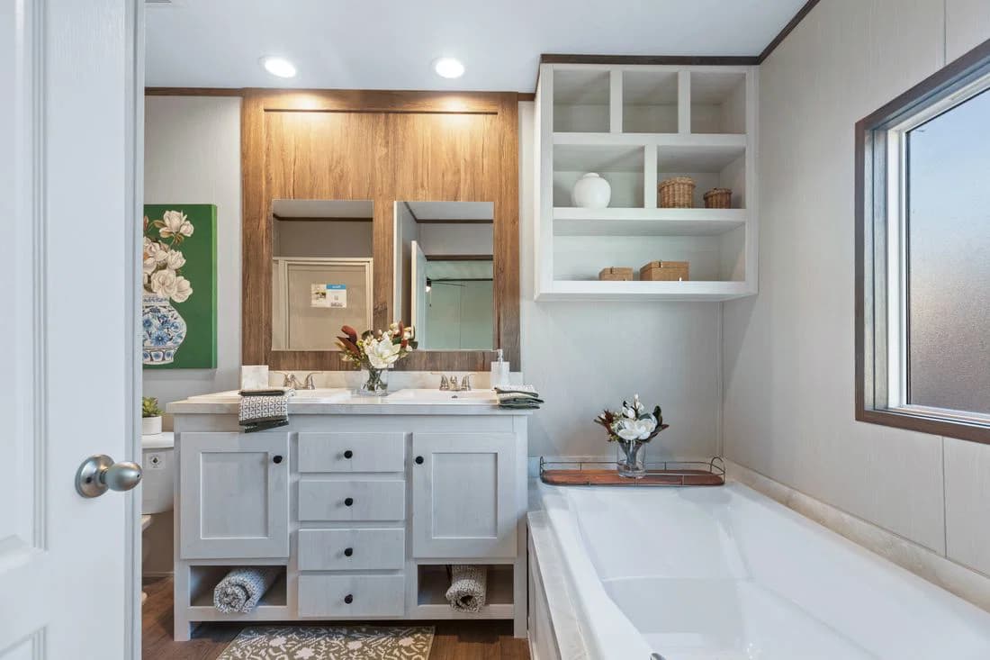 Retreat living 16682a bathroom home features