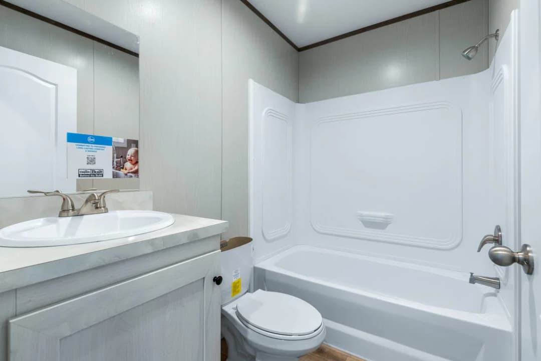 Select 16602s bathroom home features