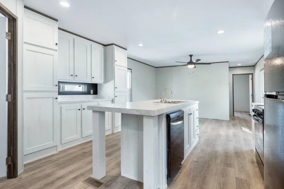 Select 16602s kitchen home features