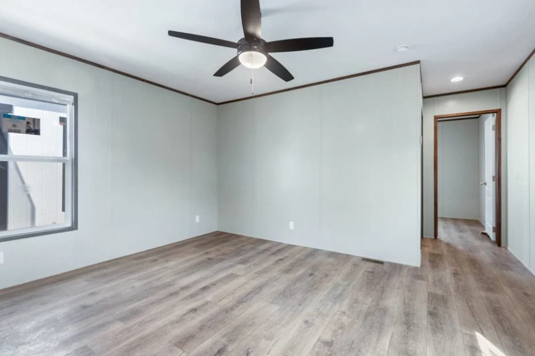 Select 16602s interior home features