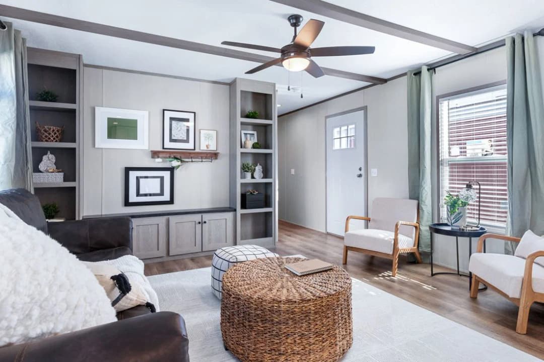 Anniversary 16763i interior home features