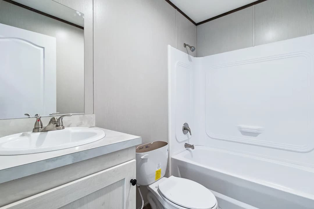 Homestead 16562a bathroom home features