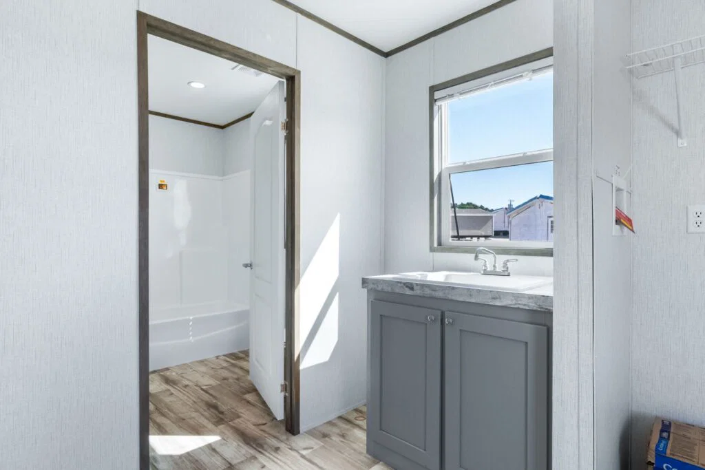 Hogan bathroom home features