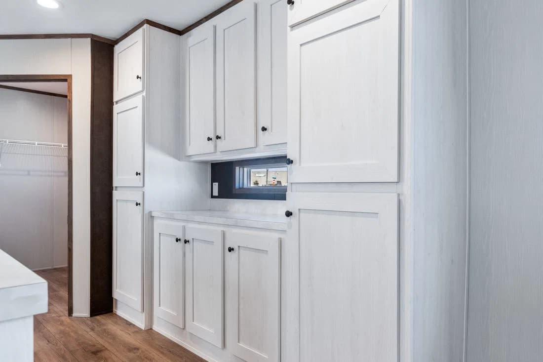 Select 16722s interior home features