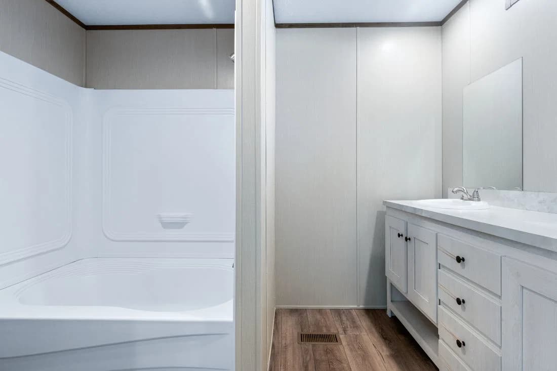 Select 16722s bathroom home features