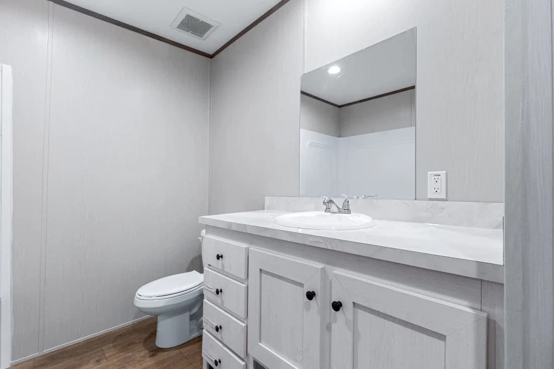 Homestead 16602a bathroom home features