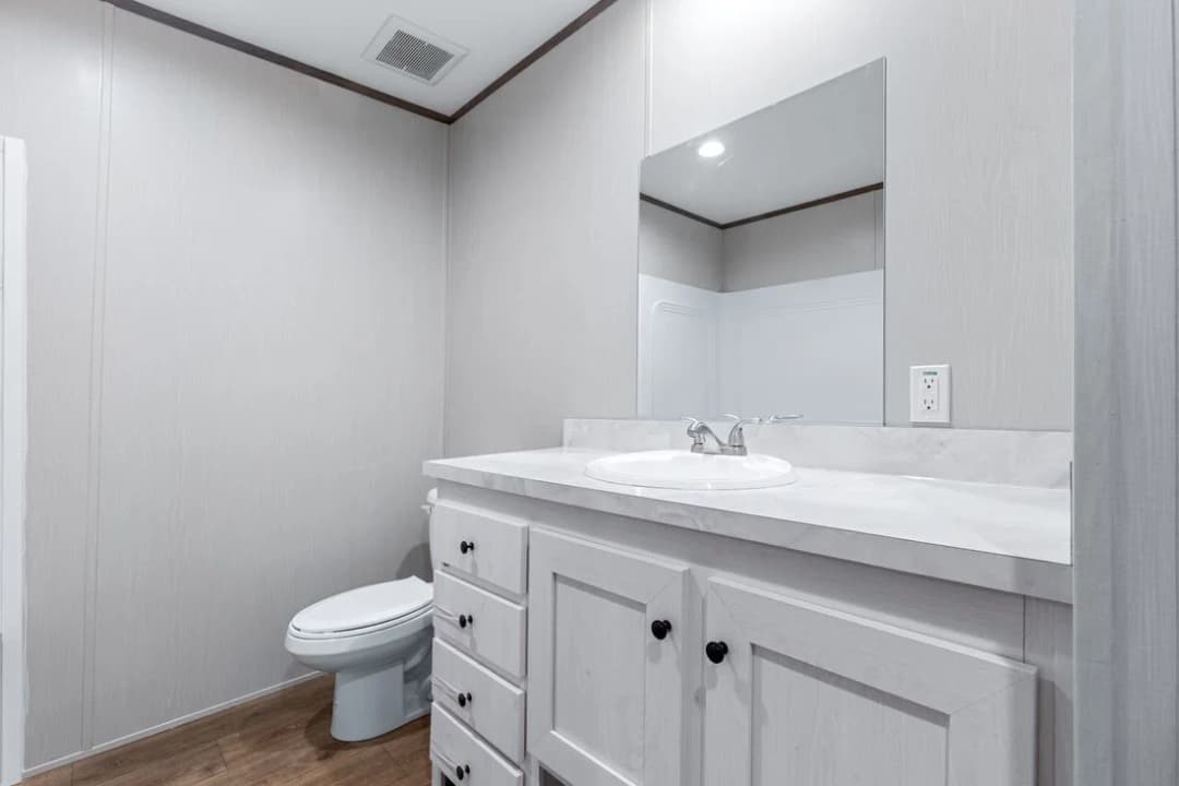 Homestead 16683a bathroom home features