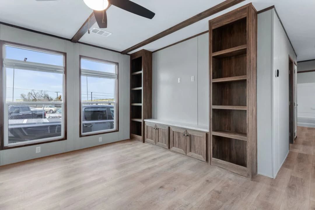 Anniversary 16683b interior home features