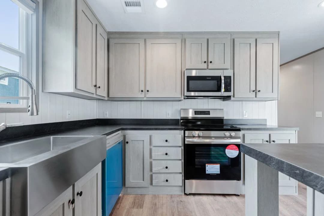 Resolution 16763h kitchen home features