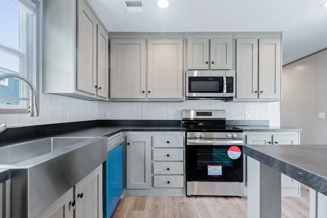 Resolution 16763h kitchen home features