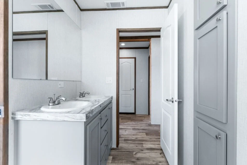 Hogan bathroom home features