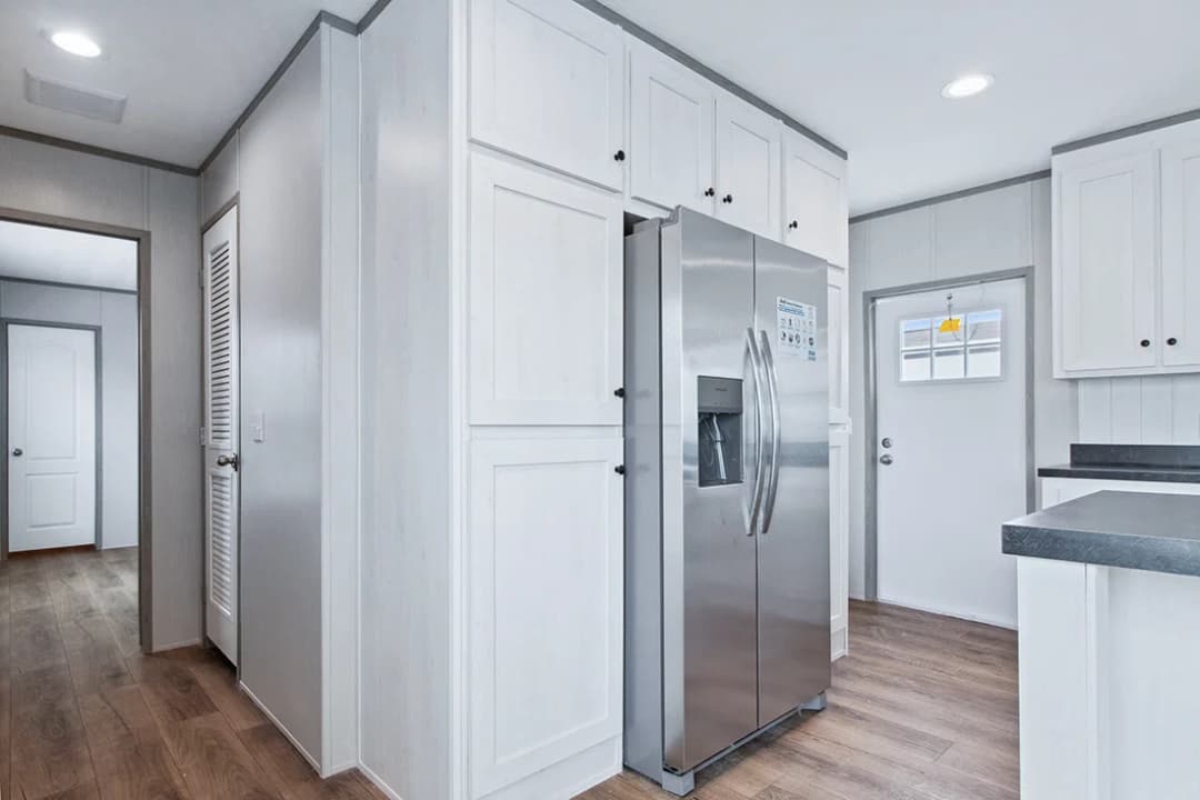 Resolution 16682x kitchen home features
