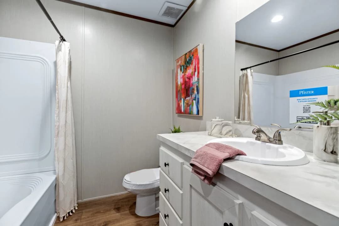 Homestead 16763a bathroom home features