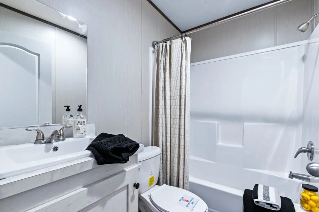 Anniversary 16763f bathroom home features