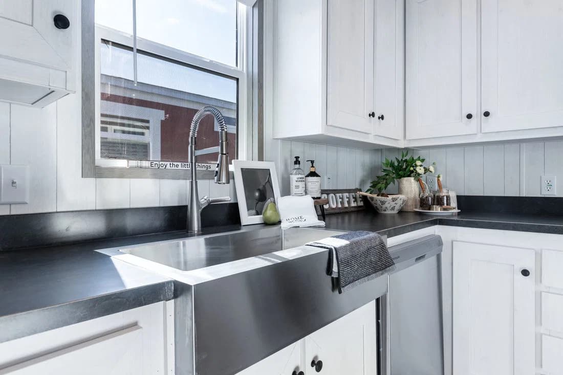 Anniversary 16763i kitchen home features