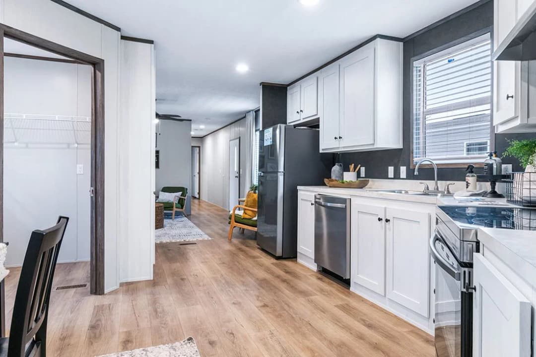 Select 16723f kitchen home features