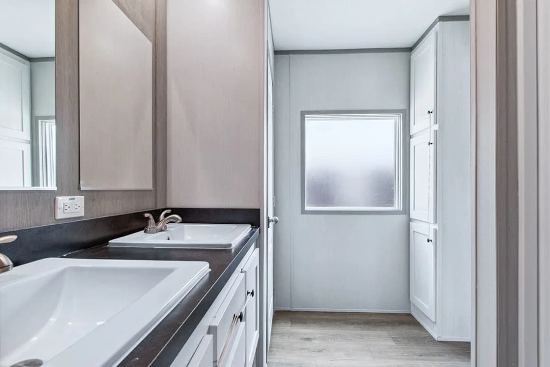 Anniversary 16682a bathroom home features